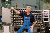 德車廠友善中高齡員工　背後有經濟考量