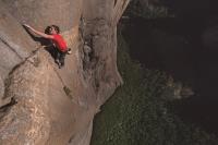 徒手攀岩挑戰死神