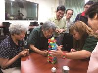 緊抓銀髮商機 長照科系前景看俏