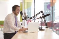 忙到沒時間閱讀？ 以聽代讀播客人氣狂飆