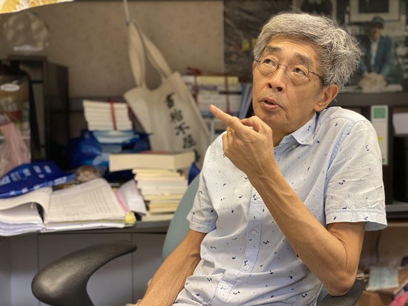 林榮基在銅鑼灣書店接受《全球中央》專訪。