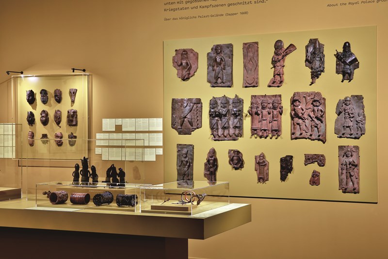 漢堡洛特包姆博物館推出《被掠奪的歷史》特展，展出館藏貝南銅器。（漢堡洛特包姆博物館提供）
