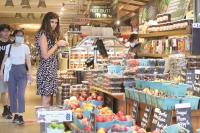 美國通膨煞不住  民眾動用積蓄撐消費