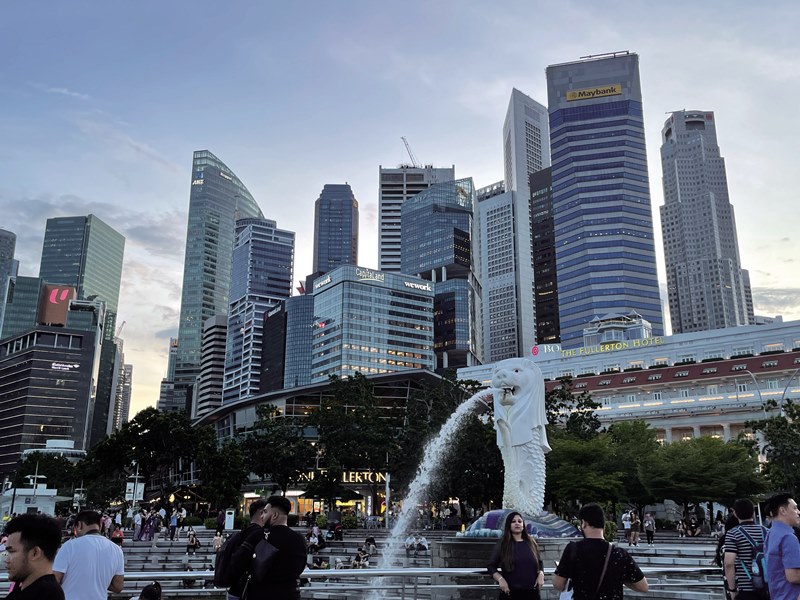新加坡著名地標魚尾獅公園，鄰近許多金融大樓。
