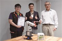 AI也懂果實成熟度 機器人採摘解農村缺工