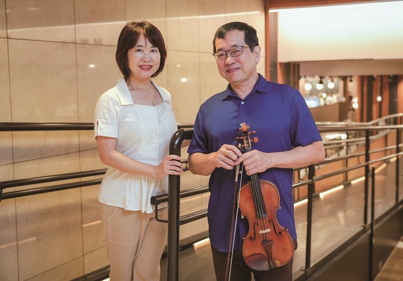 辛明峰（右）與鋼琴家妹妹辛幸純是最佳拍檔，兩人還錄製了《手足琴緣：辛明峰、辛幸純小提琴與鋼琴專輯》。