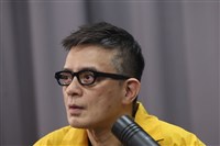 春光乍洩到望你早歸  黃耀明唱出無限可能