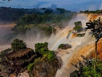 伊瓜蘇瀑布氣勢磅礴　體驗遊船大水灌頂震撼