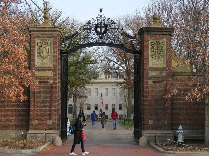 哈佛大學去年取消逾30門秋季課程,人文科系淪為重災區。圖為哈佛大學。(中央社尹俊傑)