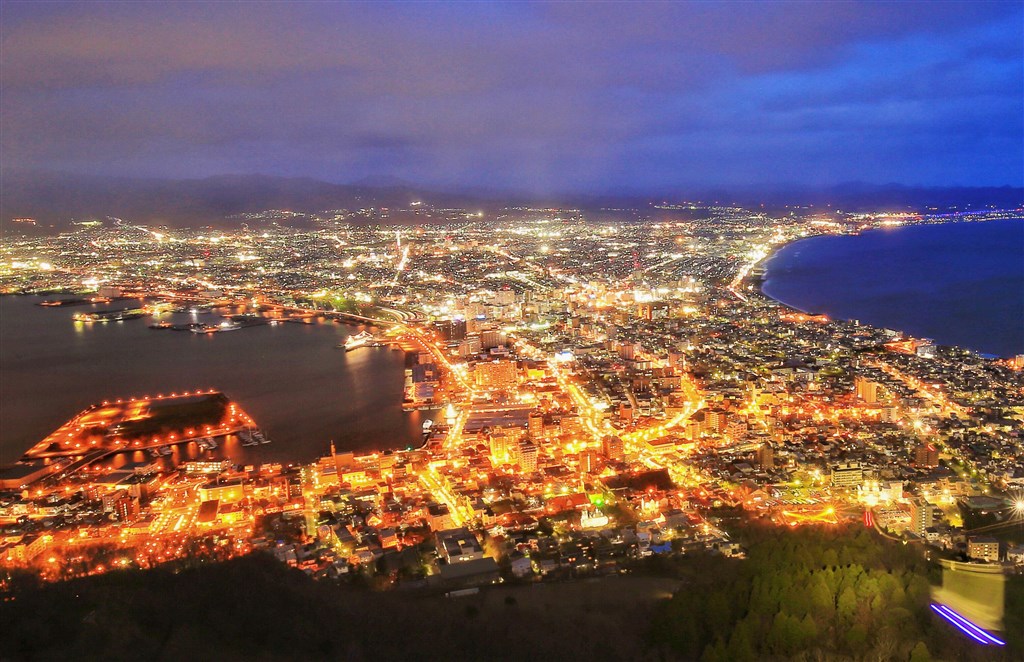 全球知名的函館山夜景，山頂所見絕景相當動人。