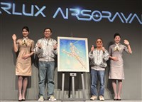 星宇航空聯手空山基  打造會飛的當代藝術品