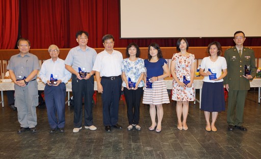 國立高雄應用科技大學教學研討會表揚本年度優良教師(官),感謝其授課與學習活潑生動並關心陪伴學生。