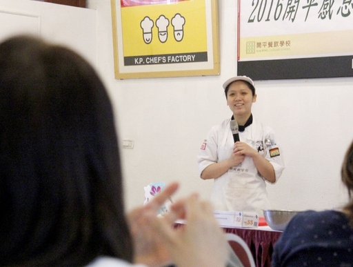 參與活動的民眾熱情發問,主廚陳柏臻也大方分享讓烤雞變美味的秘訣。
