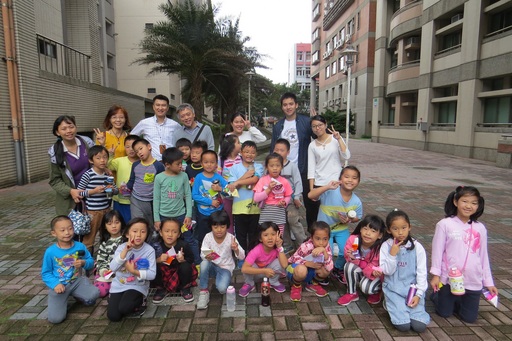 聖約大創設系啟動「創意設計深根在地中小學」計畫,邀請屯山國小一、二年級師生一同參與創意發想設計課程
