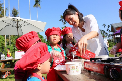 Janet 和孩子們一起製作夢想早餐