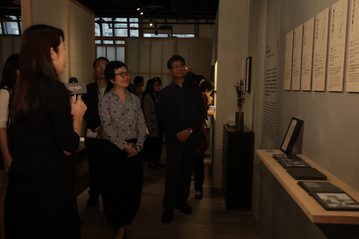 文化部次長丁曉青參觀「追尋歷史•原音重現—民歌採集50年」特展