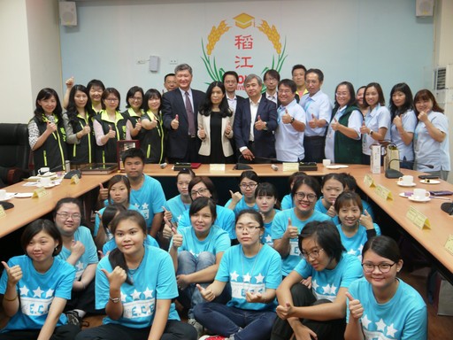 稻江大學幼兒教育系師生與學校行政主管及精英國際集團貴賓們的合影
