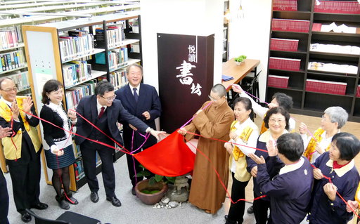 正修圖書館「悅讀書坊」啟用,營造置身咖啡館看書氛圍。