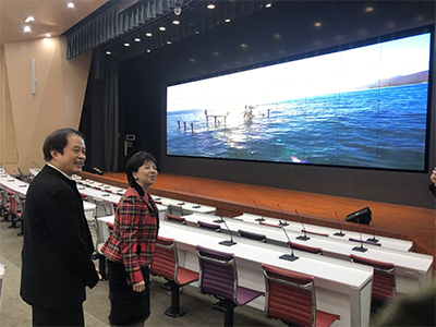 參觀淡江大學守謙國際會議中心會議廳。