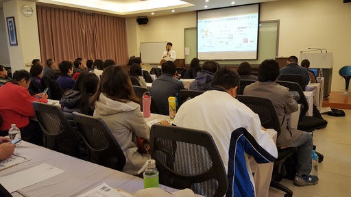 財團法人商業發展研究院王凱駿研究員於1月29日高雄場說明會現場分享「新加坡食品飲料及餐飲市場商機」,為中小企業主帶來實際外銷案例,現場反應熱烈。