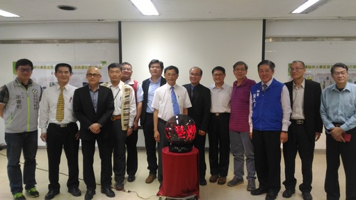 國立臺灣海洋大學「防救災行動通訊平台燃料電池備用電力」今(19)日正式啟用,未來在停電的狀況下,可以緊急供給中華電信、遠傳、臺灣大哥大、臺灣之星、亞太等電信業者基地臺用電3天以上(74小時),確保在災害發生時通訊正常運作。