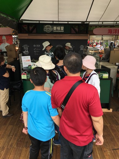 「2018桃園農業博覽會」4月4日開幕,連鎖餐飲品牌「麥味登」應農博會主辦單位之邀,也特別進駐會場,販售農博會限定版特製餐盒,復刻2017世大運爆紅鹹酥雞。