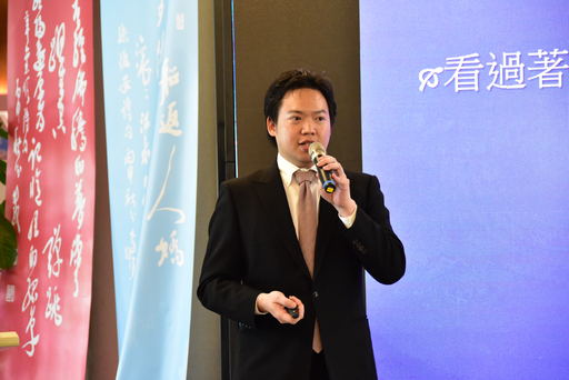 林偉權先生分享其小說創作《意志者》的心路歷程。
