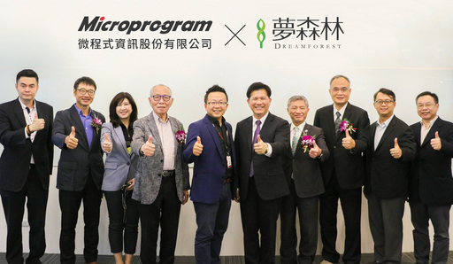 由左至右依序為台中市政府張益超市長室專委、振鋒企業洪榮德董事長、台灣數位光訊廖紫岑副董、微笑單車劉金標董事長、微程式吳騰彥總經理、林佳龍市長、張光瑤副市長、台灣數位光訊簡森垣總裁、經發局呂曜志局長、蕭景燈顧問