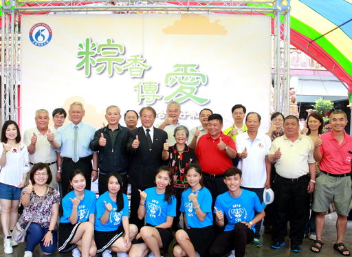正修科大師生粽香傳愛到林園。