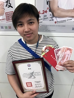 龍華科大遊戲系學生詹曉青,參加勞動部勞動力發展署中彰投分署履歷競賽,榮獲全國影音履歷組第二名。