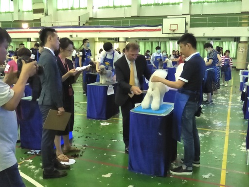 「第二屆台灣芭克麗寵物美容師資格鑑定大賽/創意美容大賽/國際菁英大賽」,大仁榮獲校園組創意賽第一、三名殊榮