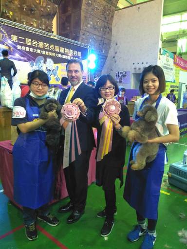 「第二屆台灣芭克麗寵物美容師資格鑑定大賽/創意美容大賽/國際菁英大賽」,大仁榮獲校園組創意賽第一、三名殊榮