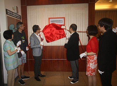 龍華科大與采億影業成立動畫實務菁英培育中心,23日舉行揭牌儀式。