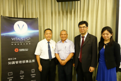 (左起)世界先進楊豐豪知識長、台灣中油廖明利站長、叡揚資訊王瑞斌處長與方小欣顧問共同合影