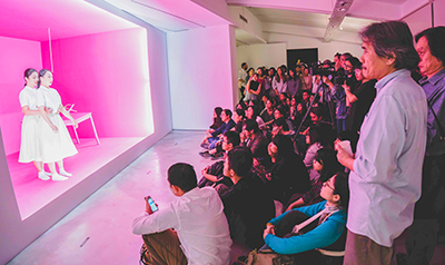臺藝大2017年雙年展《空氣草-當代藝術中的展演力》,以學生為主體,作為其理論與創作實踐場域,更成為串接「展、演、映」殿堂之菁英團隊的平臺。