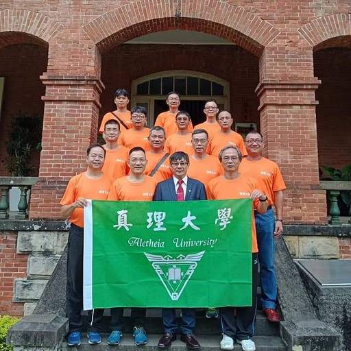 交流參訪團行前由陳奇銘校長授旗