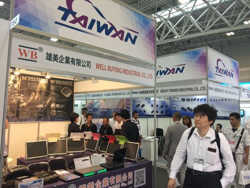 位於主要展區的台灣館,現場人潮絡繹不絕。