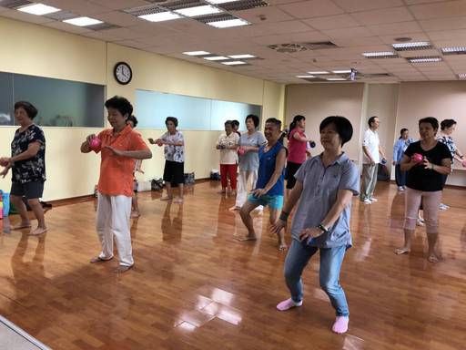 樂在健康真理大學積極推廣地區民眾運動健身柔樂球教學 中央社訊息平台