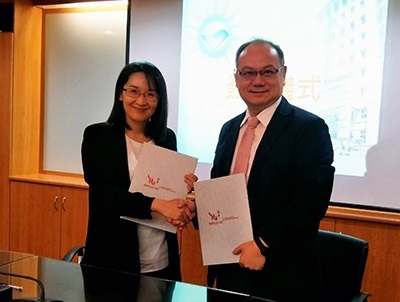 龍華科大校長葛自祥與桃青年局顏蔚慈局長簽署合作意向書,共同培育AI產業人才。