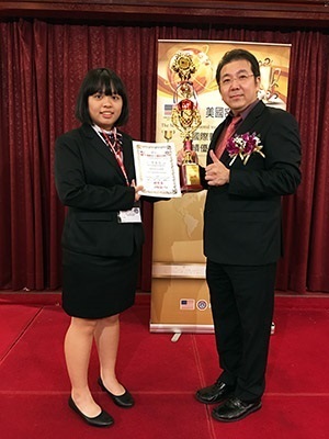 龍華科大觀休系學生李家慈,榮獲MNS國際菁英盃大賽葡萄酒品評技能大專A組冠軍。