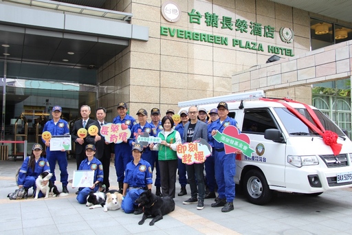 張榮發基金會捐贈台灣精英國際搜救協會救災專車