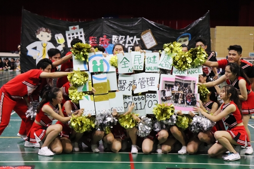 長庚大學舉辦校運會,啦啦舞比賽競爭激烈,各隊賣力秀出苦練成果。