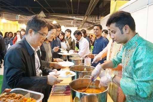 文化交流 品嘗印度傳統美食香噴噴咖哩