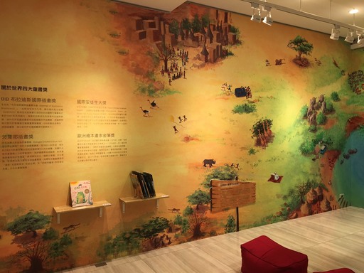 圖說3_展場提供此次參展繪本,讓親子能在展場中一同閱讀