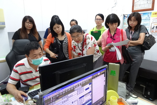 花蓮慈濟醫療團隊與健保署、衛生局至臺東位於太麻里鄉的仁和診所,輔導雙向轉診、分級醫療。