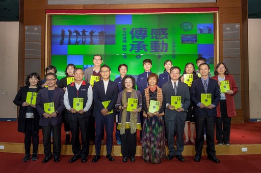 教育部政次范巽綠、公共參與組科長蔡君蘋、青年發展署主任秘書蕭智文、中華電信基金會執行長洪美華、中華電信基金會董事、5% Design Action社會設計平台總監黃柏菁等均與會共享成果榮耀