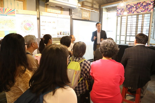 南華大學建景系舉辦「全能攤販改造計畫」成果展,林辰璋副校長致詞。