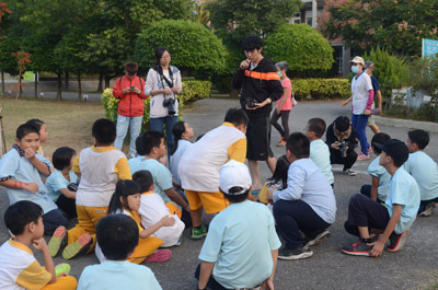 大葉大學生資系學生到村東國小推動環境教育