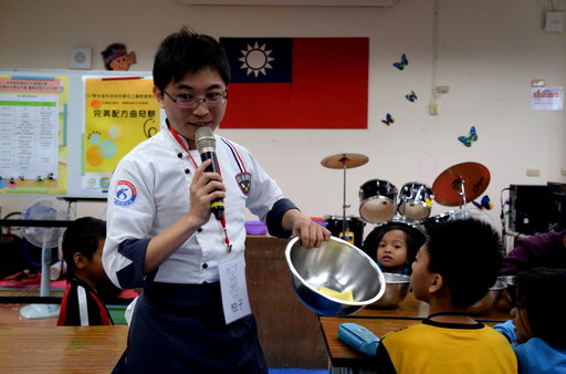 正修數位學伴「職業試探FUN科學營」,小朋友了解各行業蘊含物理與化學原理