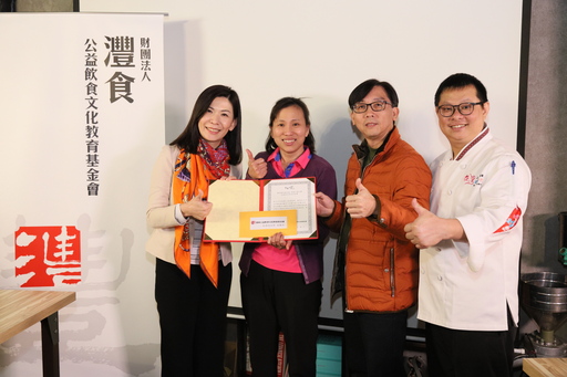 完成灃食校廚培訓營課程後,校廚將獲得結訓證書,未來將在校園當中實際操作灃食營養5餐食譜,提供給孩子星級營養午餐。